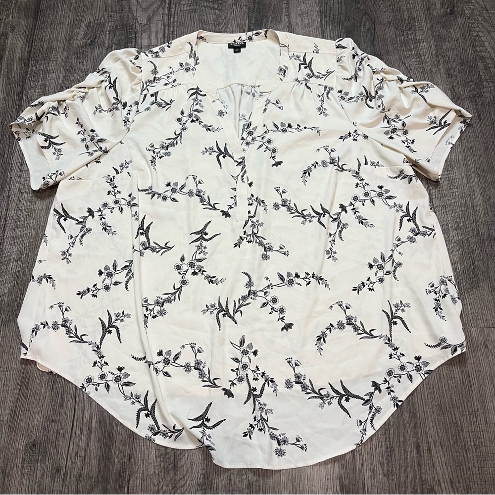 torrid Cream Floral Short-Sleeve Button Down Shirt